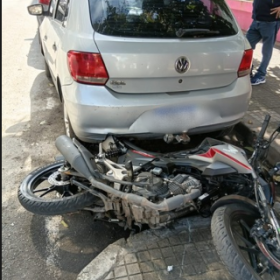 VÍDEO: Acidente entre carro e moto deixa motociclista ferido no Centro de Divinópolis