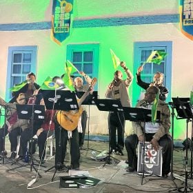 Seresta na Praça celebra o Dia dos Namorados com romantismo, música e emoção em Divinópolis