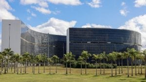 Servidores de Minas podem sair at&eacute; 3h mais cedo em dias de jogos do Brasil