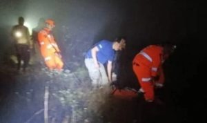 VÍDEO: mulher é resgatada após cair em trilha no Parque do Itacolomi, em Ouro Preto