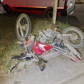 Acidente entre moto e caminhonete deixa homem ferido na MG-050