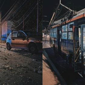 &Ocirc;nibus do transporte metropolitano perde freio, bate em carros e derruba poste em BH