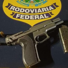 Procurado por roubo &eacute; preso com arma na BR-262, na Grande BH