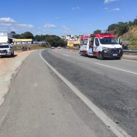 Acidente na MG-050 deixa motociclista ferido próximo a Divinópolis