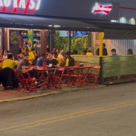 Torcedores apostam em vitória do Brasil na estreia da Copa do Mundo; 2 a 1 é o placar mais citado