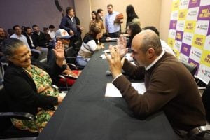 Governo de Minas entrega 80 novos títulos de unidades habitacionais em Contagem