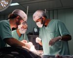 Fhemig bate recorde histórico com mais de 40 mil cirurgias em um ano e caminha para novo marco em 2026