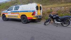 Fiscalizações na rodovia resultaram na prisão de um condutor e na apreensão de um adolescente