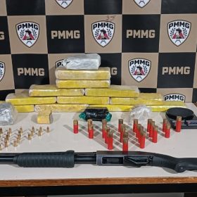 Pitangui: Mulher é presa com drogas, munições e arma