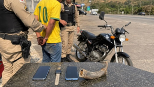 Homem usa berrante como arma falsa e é preso após série de roubos em Carmo da Mata