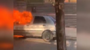 Veja vídeo: Carro é destruído pelo fogo no bairro Jardinópolis