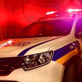 Suspeito de atropelar duas mulheres em Divinópolis se apresenta à polícia e contesta versão da PM