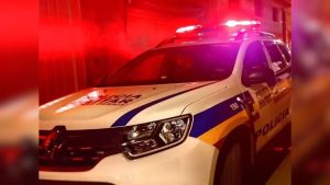 Suspeito de atropelar duas mulheres em Divinópolis se apresenta à polícia e contesta versão da PM
