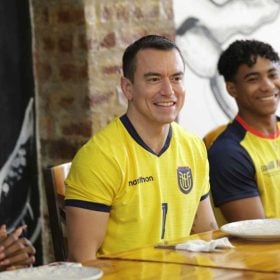 De olho na Copa, governo do Equador derruba imposto sobre cerveja