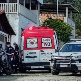 Carro incendiado é encontrado após ataque que deixou um morto no Elizabeth Nogueira