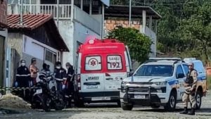 Carro incendiado é encontrado após ataque que deixou um morto no Elizabeth Nogueira