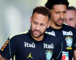 Após um mês da lesão, Neymar volta a treinar com bola na Seleção