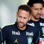 Ap&oacute;s um m&ecirc;s da les&atilde;o, Neymar volta a treinar com bola na Sele&ccedil;&atilde;o