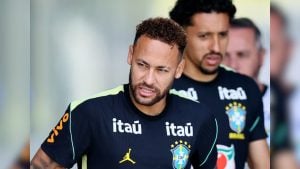 Após um mês da lesão, Neymar volta a treinar com bola na Seleção