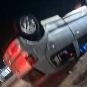 Vídeo: Acidente termina com veículo capotado próximo ao Posto Pratinha, em Divinópolis