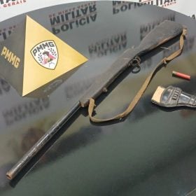 Homem é preso por tentativa de feminicídio e porte ilegal de arma em Itatiaiuçu