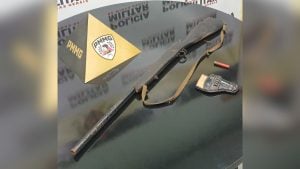 Homem é preso por tentativa de feminicídio e porte ilegal de arma em Itatiaiuçu