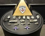 Mulher &eacute; presa com drogas durante opera&ccedil;&atilde;o da PM em Ita&uacute;na