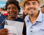 Governo de Minas entrega títulos de regularização fundiária em Conselheiro Pena, no Vale do Rio Doce