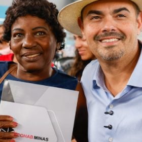 Governo de Minas entrega t&iacute;tulos de regulariza&ccedil;&atilde;o fundi&aacute;ria em Conselheiro Pena, no Vale do Rio Doce