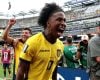 Angelo Preciado celebra a classificação do Equador para as oitavas de final da Copa do Mundo