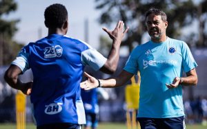 Cruzeiro realiza treino aberto e amistoso durante pausa da Copa do Mundo