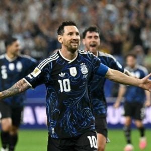 Messi protagoniza vídeo promocional do novo filme do Homem-Aranha