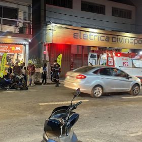 Vídeo: Acidente entre carro e moto deixa motociclista ferido no Centro de Divinópolis