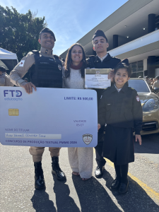 Jovem de Divinópolis é destaque estadual em concurso de redação e recebe homenagem em Belo Horizonte