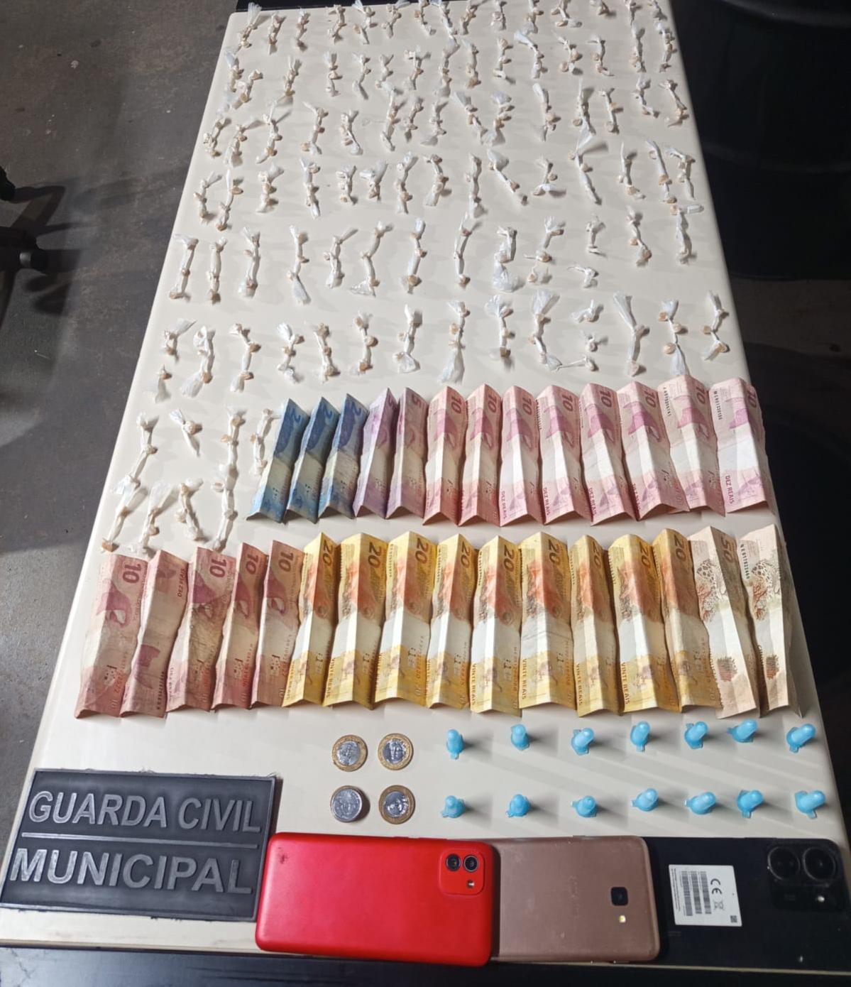 Nova Serrana: Guarda Municipal prende dupla e apreende grande quantidade de drogas