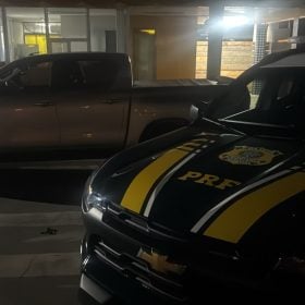PRF identifica veículo adulterado e recupera carro furtado na BR-262, em Bom Despacho