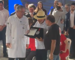 Ministro da saúde e diretor-executivo do CIS-URG Oeste entregam placa a Lula em agradecimento aos investimentos na região