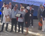 Lula recebe placa de reconhecimento à ampliação do tratamento oncológico no Hospital do Câncer de Divinópolis