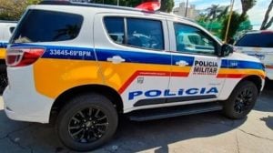 Homem morre e menino de 10 anos é baleado em ataque a tiros na Grande BH