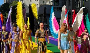 Parada do Orgulho LGBT+ leva à Avenida Paulista imensa urna