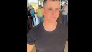 Eduardo Azevedo fala sobre Matheus durante o velório em Divinópolis