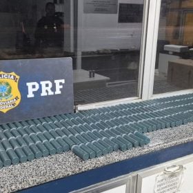 PRF apreende 600 kg de pólvora clandestina na BR-262, em Bom Despacho