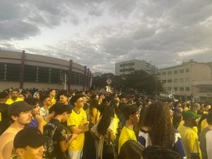 Brasil x Noruega: Torcedores lotam Praça do Mercado para a partida em Divinópolis