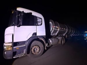 Caminhoneiro é preso por dirigir embriagado na BR-262, em Nova Serrana