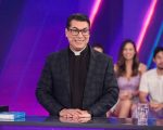 Padre Christian Shankar durante participação no Programa Silvio Santos ao lado de Padre Fábio de Melo