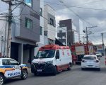 Corpo de Bombeiros combate incêndio em residência no bairro Sidil, em Divinópolis