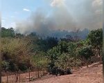 Área utilizada como bota-fora com acúmulo de lixo e focos de incêndio em Divinópolis