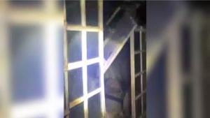 Casa destruída por incêndio após suspeito atear fogo em residência de mulher em Bambuí