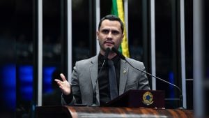 Adversários pensam em recorrer à Justiça contra candidatura de Cleitinho: o que diz a lei?
