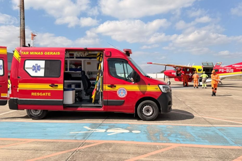 Helicóptero do Serviço Aéreo de Saúde durante transferência de bebê com cardiopatia de Divinópolis para Uberlândia.